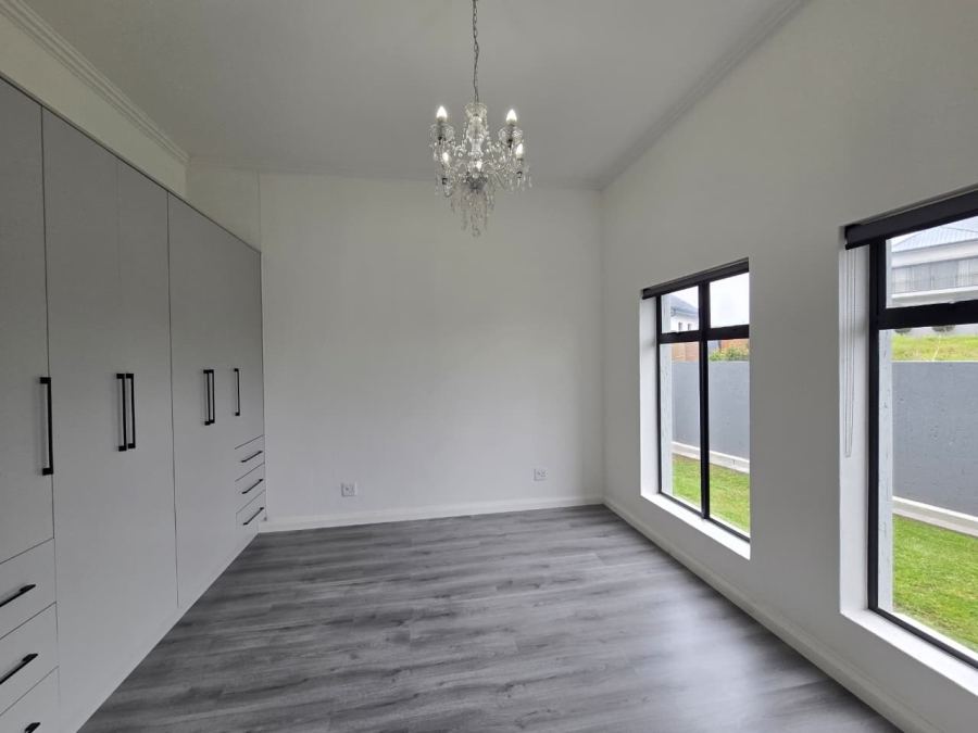4 Bedroom Property for Sale in Kingswood Golf Estate Western Cape